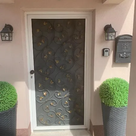 Studio Apartmant Leona With Parking Place Apartment Split