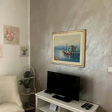 Studio Apartmant Leona With Parking Place Apartment