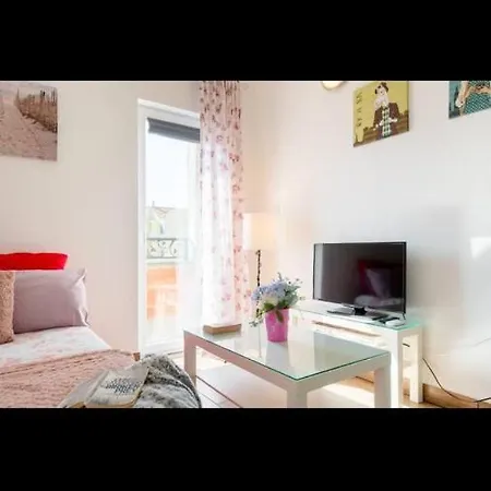 Studio Apartmant Leona With Parking Place Apartment *