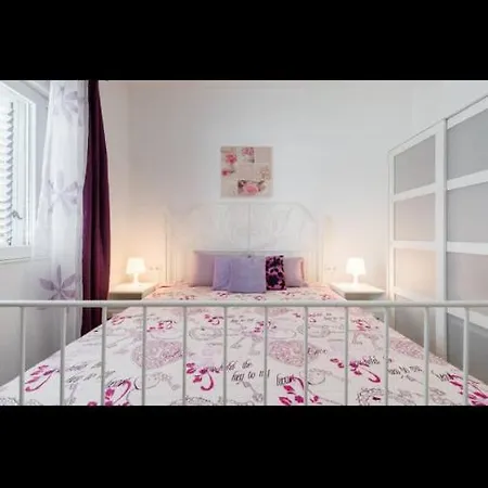 Studio Apartmant Leona With Parking Place Apartment *
