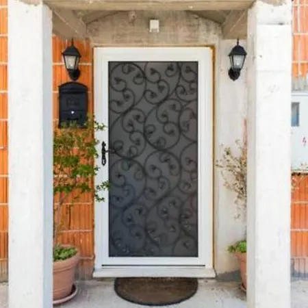 Studio Apartmant Leona With Parking Place Apartment