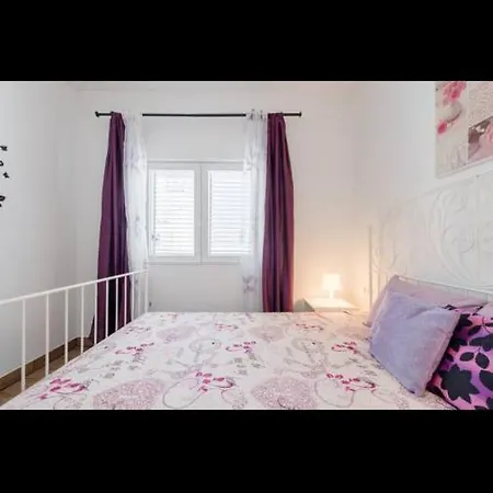 Studio Apartmant Leona With Parking Place Apartment